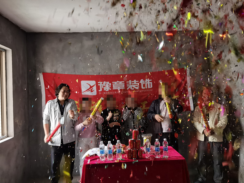 恭祝龍華云錦盛女士愛家開工大吉??！